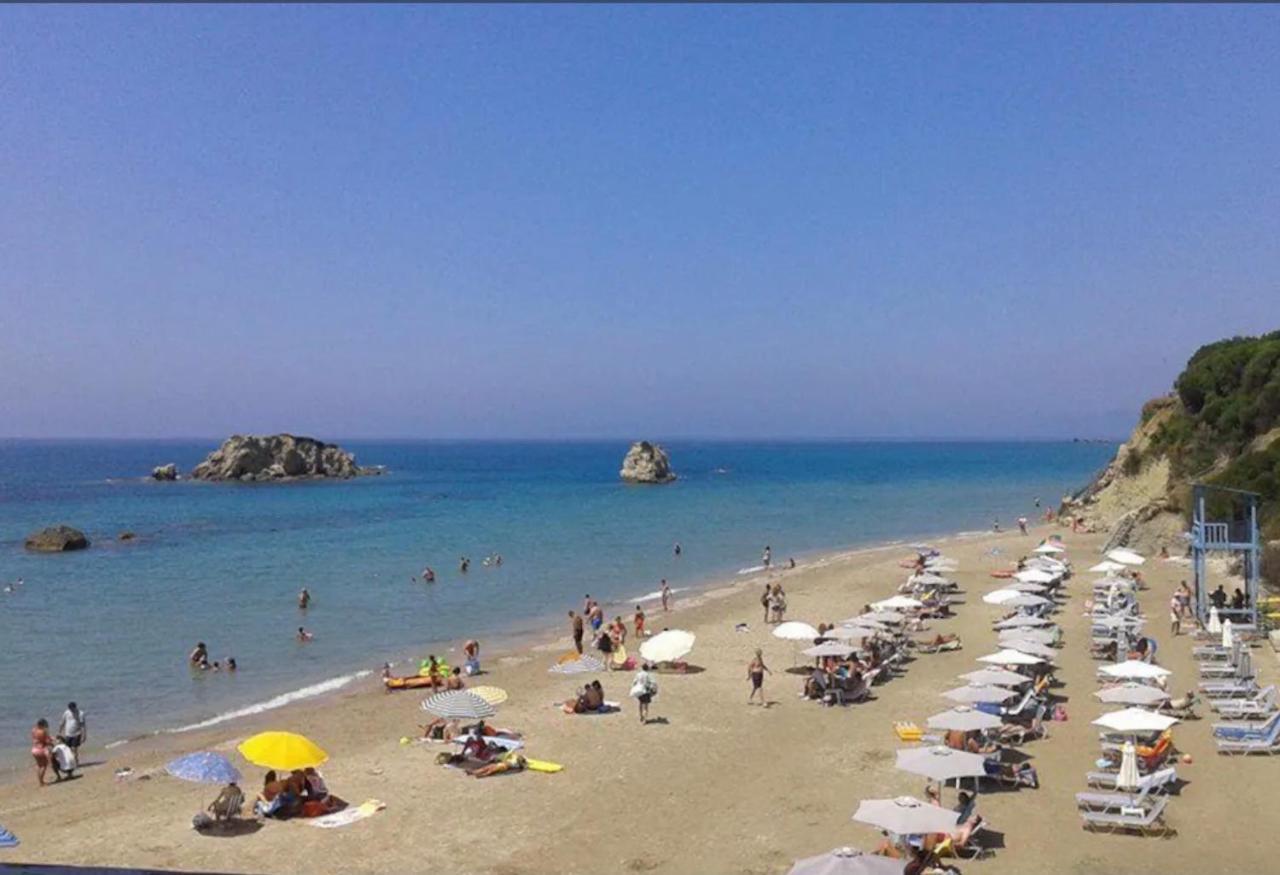 Stefanias Prasoudi Beach Ágios Matthaíos Exteriör bild