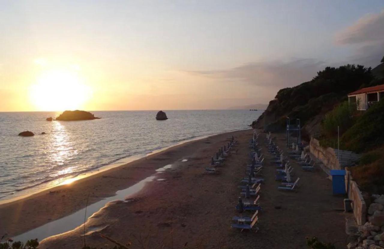 Stefanias Prasoudi Beach Ágios Matthaíos Exteriör bild