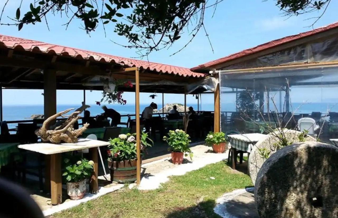 Stefanias Prasoudi Beach Ágios Matthaíos Exteriör bild