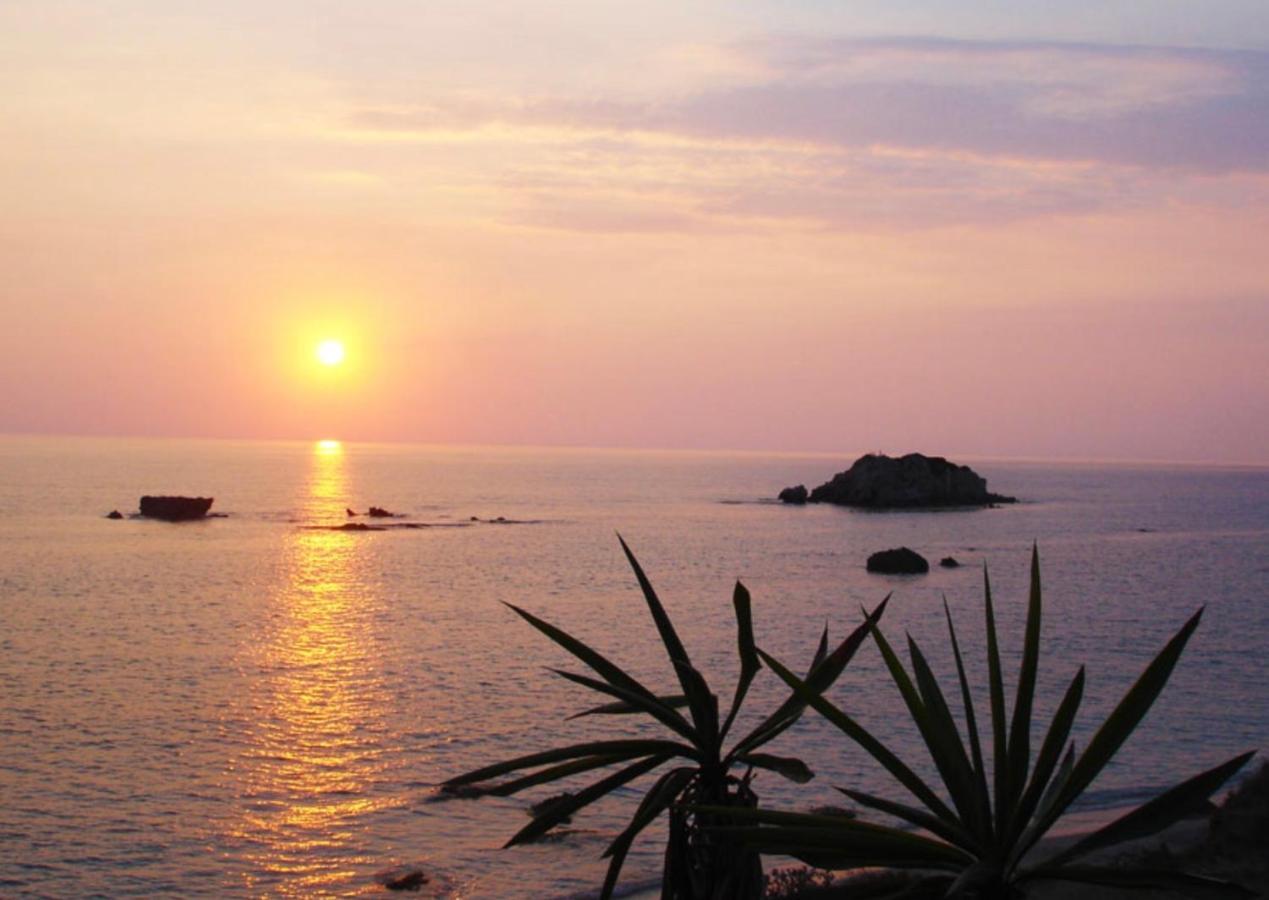 Stefanias Prasoudi Beach Ágios Matthaíos Exteriör bild