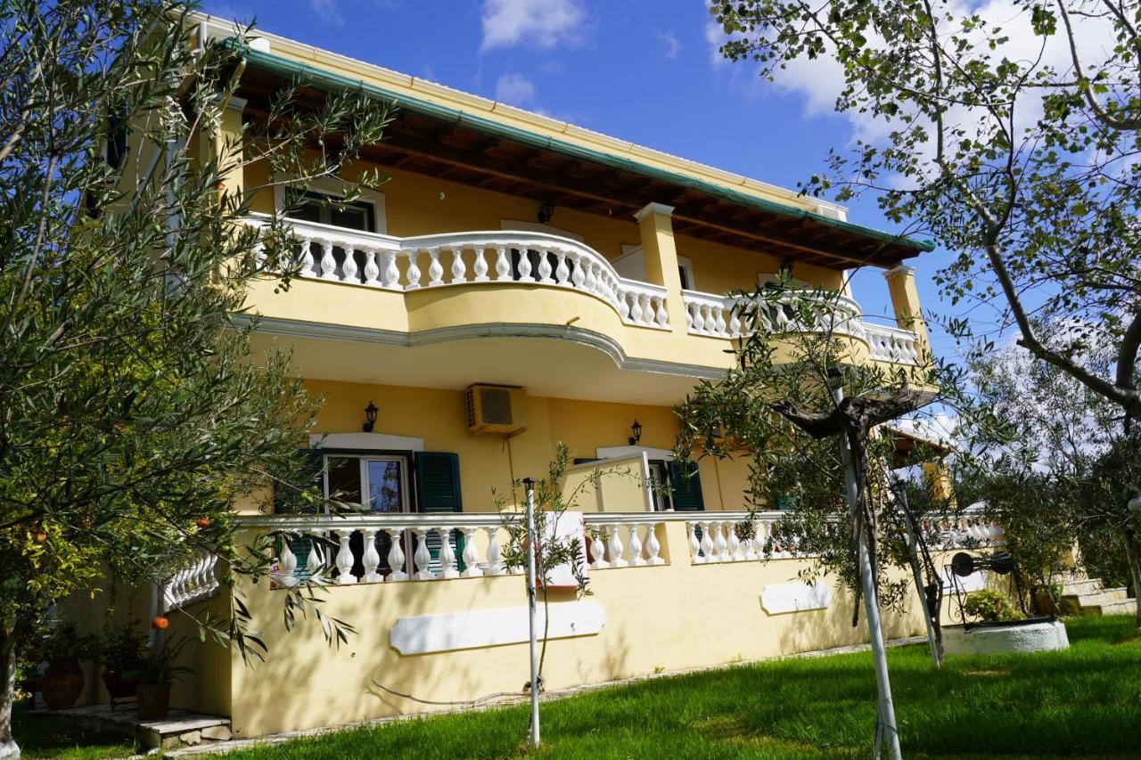Stefanias Prasoudi Beach Ágios Matthaíos Exteriör bild